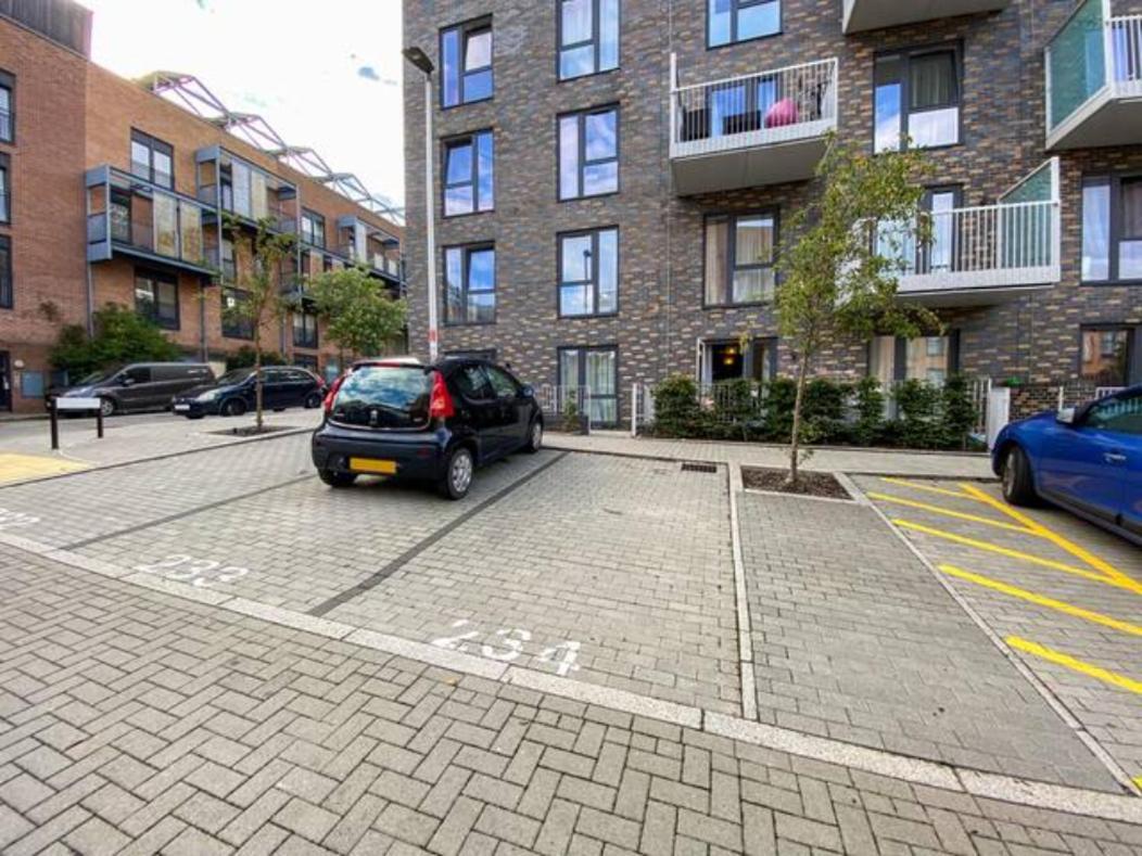 Luxury Campbell Park Apartments In Central Mk With Balcony, Free Parking & Smart Tv With Netflix By Yoko Property Milton Keynes Exteriör bild