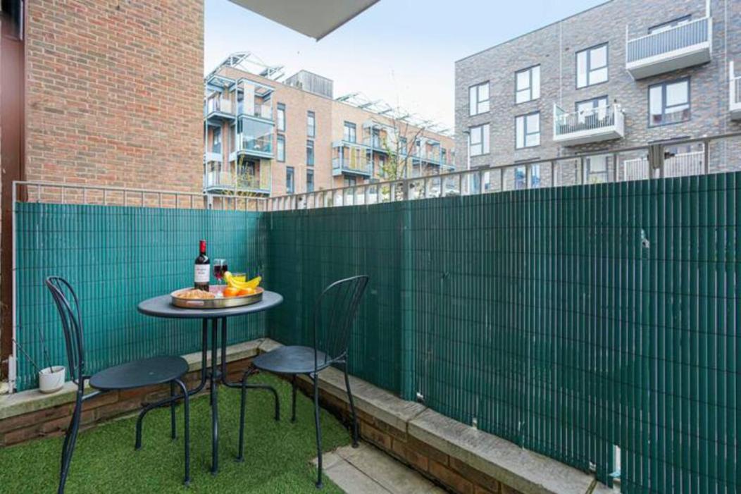 Luxury Campbell Park Apartments In Central Mk With Balcony, Free Parking & Smart Tv With Netflix By Yoko Property Milton Keynes Exteriör bild